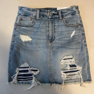 BNWT American Eagle Women’s size 0 Denim destroyed curvy Hi-Rise mini skirt